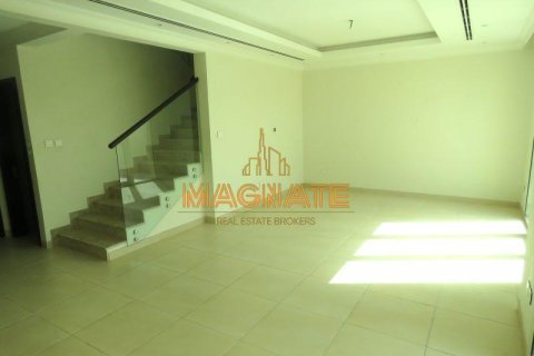 Villa de 3 dormitorios en Al Barsha, UAE No. 22359 3