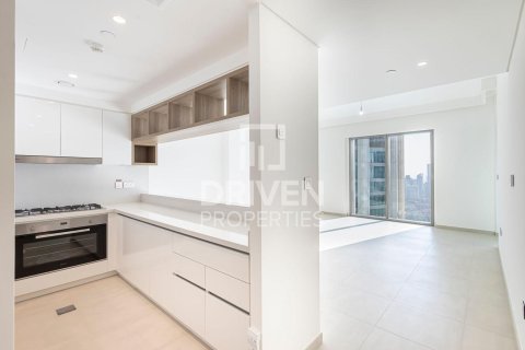 Apartment de 3 dormitorios en Downtown Views II, UAE No. 85155 4
