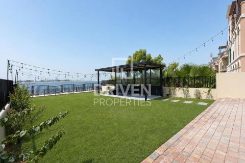 Villa de 4 chambres à Jumeirah, UAE No. 209895 29