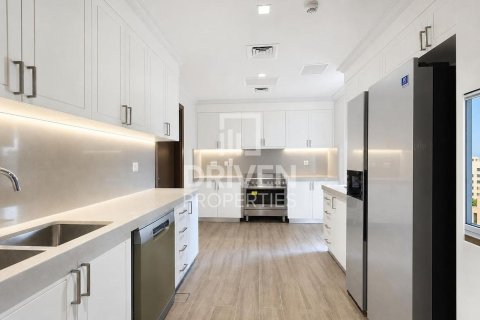 Villa de 4 chambres à Jumeirah, UAE No. 209895 17