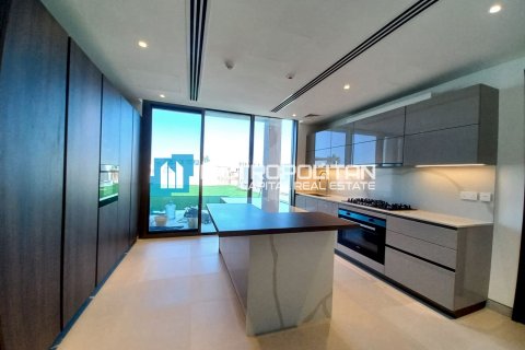 4 bedrooms Villa in Abu Dhabi, UAE No. 149950 7