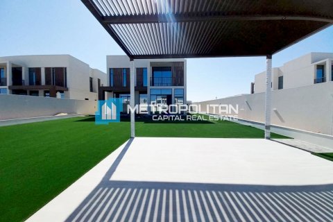 4 bedrooms Villa in Abu Dhabi, UAE No. 149950 11