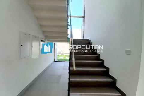 4 bedrooms Villa in Abu Dhabi, UAE No. 149950 9