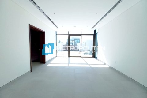 4 bedrooms Villa in Abu Dhabi, UAE No. 149950 3