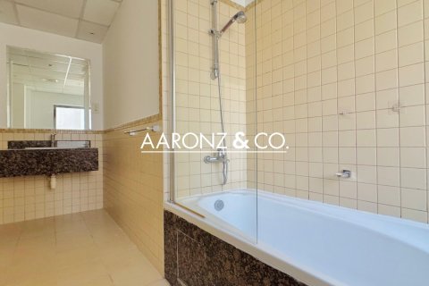 Квартира с 2 спальнями в Джумейра Бич Резиденс, ОАЭ №155279 18