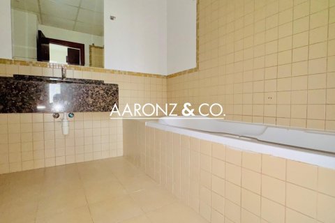 Квартира с 2 спальнями в Джумейра Бич Резиденс, ОАЭ №155279 20