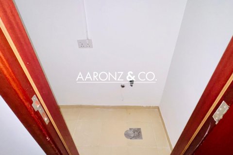 Квартира с 2 спальнями в Джумейра Бич Резиденс, ОАЭ №155279 21