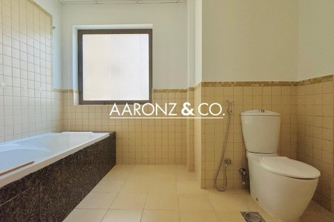 Квартира с 2 спальнями в Джумейра Бич Резиденс, ОАЭ №155279 17