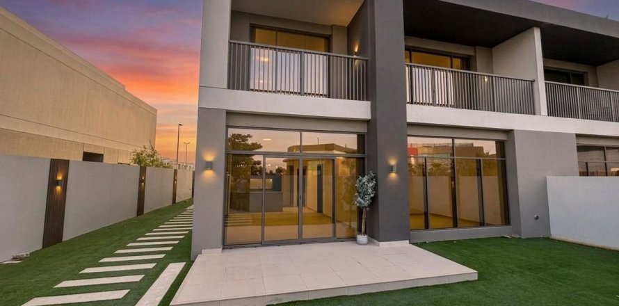 Villa de 5 chambres à Dubai, UAE No. 207721