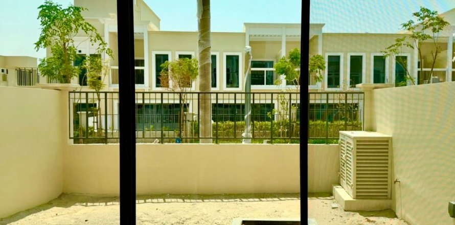 4 bedrooms Townhouse in Dubai, UAE No. 207719