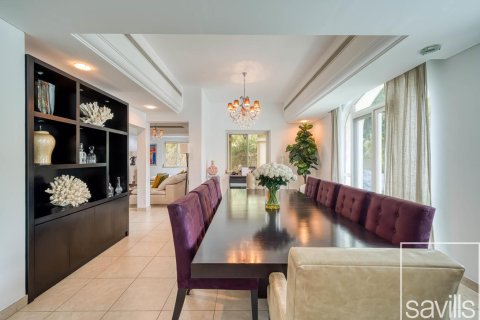 Вилла с 5 спальнями в Dubai Sports City, ОАЭ №136782 14