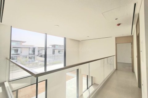 Villa de 4 dormitorios en The Valley, UAE No. 168639 11