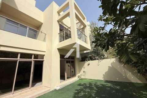 Villa de 3 dormitorios en Meydan, UAE No. 143840
