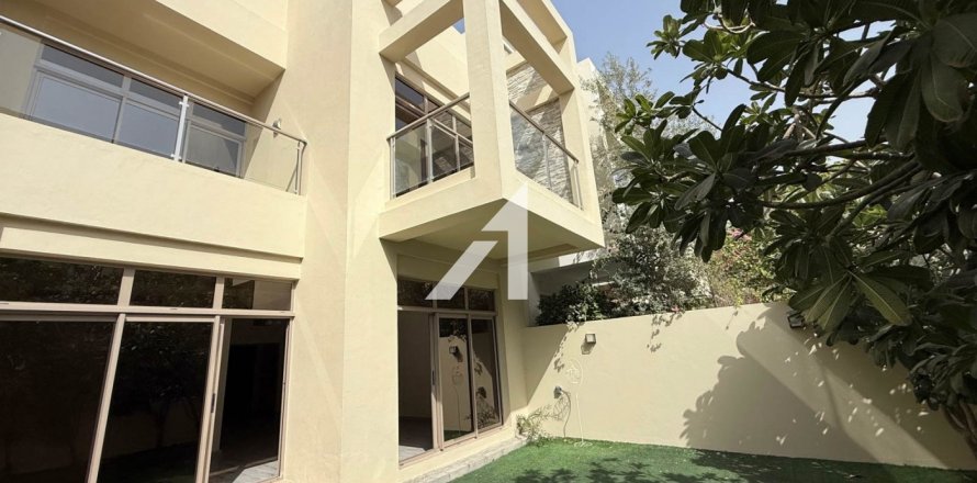 Villa de 3 dormitorios en Meydan, UAE No. 143840