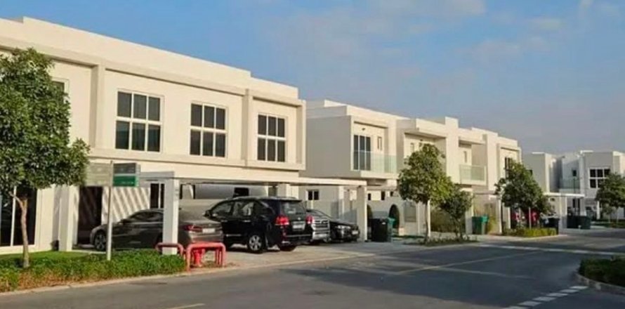3 bedrooms Townhouse in Dubai, UAE No. 168198