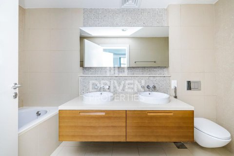 Apartment de 2 dormitorios en Claren Towers, UAE No. 210050 12