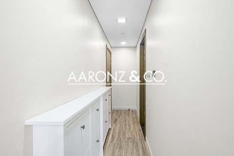 Квартира с 2 спальнями в Даунтаун Дубай (Даунтаун Бурдж Дубай), ОАЭ №145723 6