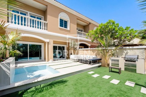 Таунхаус с 3 спальнями в Джумейра Вилладж Серкл, ОАЭ №137751