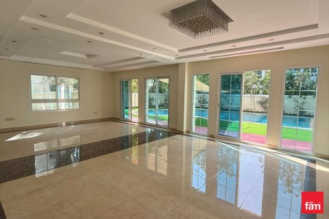 Villa de 4 chambres à Dubai, UAE No. 140208
