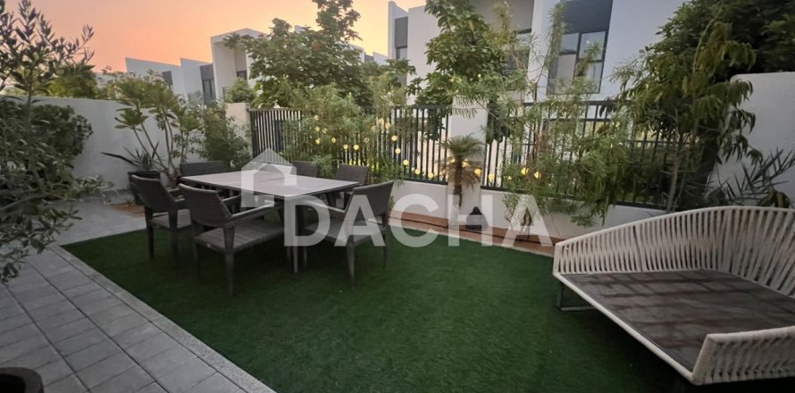 Таунхаус с 4 спальнями в Villanova, ОАЭ №155751