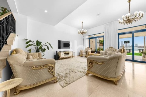 Townhouse de 5 dormitorios  No. 113474 2