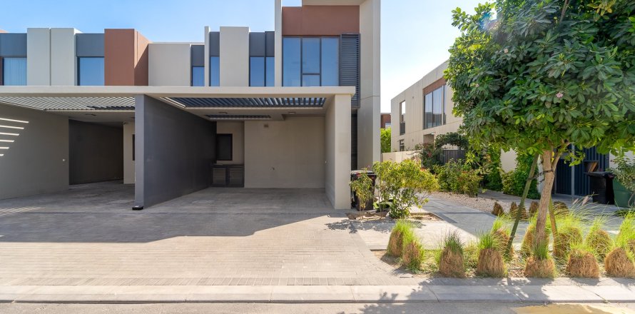 4 bedrooms Townhouse in Dubai, UAE No. 151151