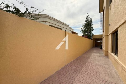 Villa de 6 dormitorios en Al Barsha, UAE No. 148886 25