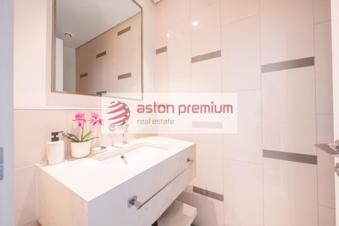 Apartment de 3 dormitorios en EMAAR Beachfront, UAE No. 143019 17