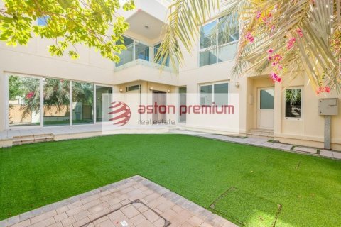 Вилла с 4 спальнями в The Sustainable City, ОАЭ №143018 24