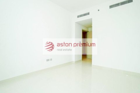 Apartment de 2 dormitorios en EMAAR Beachfront, UAE No. 143020 8