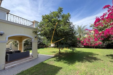 Вилла с 3 спальнями в Jumeirah Park, ОАЭ №164168 16