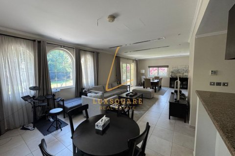 Вилла с 3 спальнями в Jumeirah Park, ОАЭ №164168 4