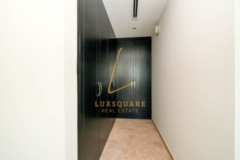 Вилла с 3 спальнями в Jumeirah Park, ОАЭ №164168 8