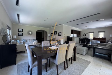 Вилла с 3 спальнями в Jumeirah Park, ОАЭ №164168 5
