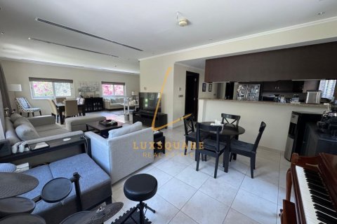 Вилла с 3 спальнями в Jumeirah Park, ОАЭ №164168 6