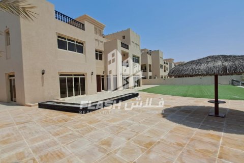 Villa de 5 dormitorios en Al Hamra Village, UAE No. 88243 9