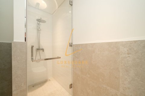 Studio Apartment in Dubai, UAE No. 200109 10