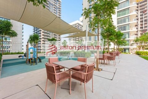 Квартира с 3 спальнями в EMAAR Beachfront, ОАЭ №200110 3