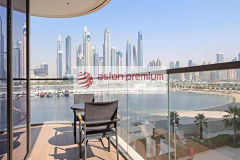 Квартира с 3 спальнями в EMAAR Beachfront, ОАЭ №200110