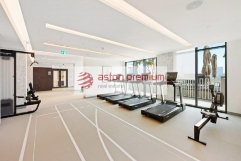 Квартира с 3 спальнями в EMAAR Beachfront, ОАЭ №200110 4