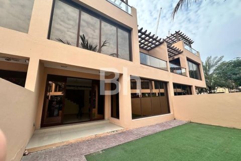 Townhouse de 4 dormitorios en Jumeirah Islands, UAE No. 88632 1