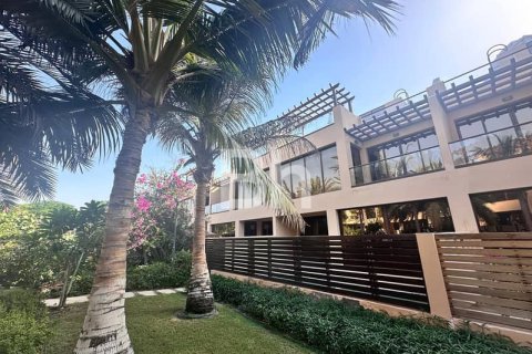Townhouse de 4 dormitorios en Jumeirah Islands, UAE No. 88632 2