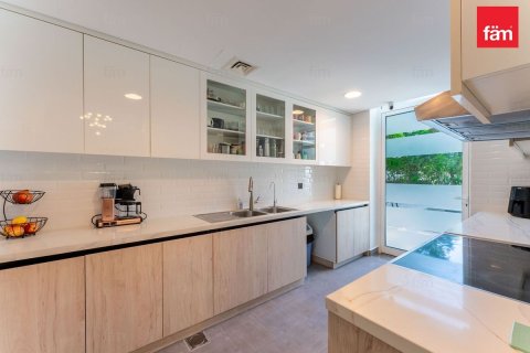 4 bedrooms Townhouse in Dubai, UAE No. 165968 8