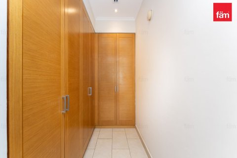 Вилла с 4 спальнями в Jumeirah Park, ОАЭ №165967 17