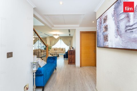 Вилла с 4 спальнями в Jumeirah Park, ОАЭ №165967 8