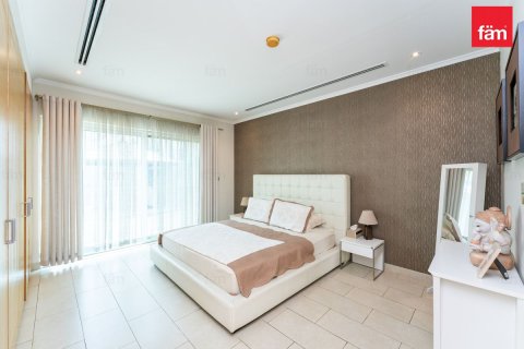 Вилла с 4 спальнями в Jumeirah Park, ОАЭ №165967 10