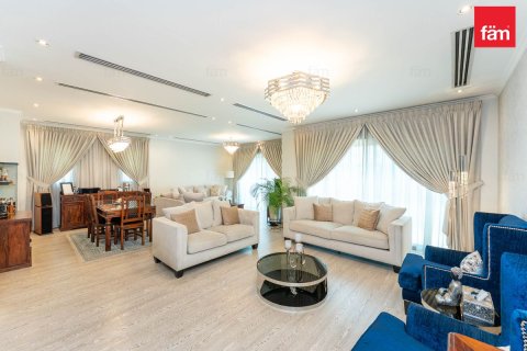 Вилла с 4 спальнями в Jumeirah Park, ОАЭ №165967 3