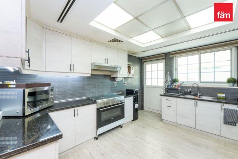 Вилла с 4 спальнями в Jumeirah Park, ОАЭ №165967 6