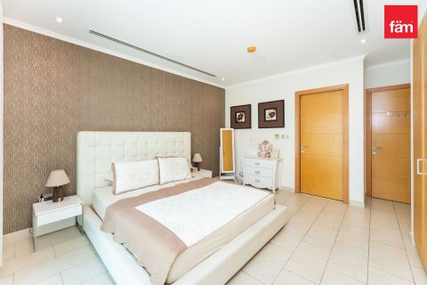 Вилла с 4 спальнями в Jumeirah Park, ОАЭ №165967 11