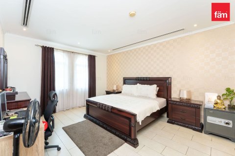 Вилла с 4 спальнями в Jumeirah Park, ОАЭ №165967 16